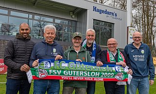 Die Vorstände des FSV Gütersloh und des FC Gütersloh: Chris Punnakkattu Daniel (FSV, v. l.), Hans-Hermann Kirschner (FCG), Sebastian Kmoch (FSV), Heiner Kollmeyer (FCG), Michael Horstkötter (FSV) und Helmut Delker (FCG). - BORIS KESSLER Die Vorstände des FSV Gütersloh und des FC Gütersloh: Chris Punnakkattu Daniel (FSV, v. l.), Hans-Hermann Kirschner (FCG), Sebastian Kmoch (FSV), Heiner Kollmeyer (FCG), Michael Horstkötter (FSV) und Helmut Delker (FCG). - BORIS KESSLER