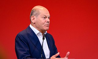 Bundeskanzler Olaf Scholz (SPD) spricht auf dem Landesparteitag der Hamburger SPD im Bürgerhaus Wilhelmsburg. - Jonas Walzberg/dpa Bundeskanzler Olaf Scholz (SPD) spricht auf dem Landesparteitag der Hamburger SPD im Bürgerhaus Wilhelmsburg. - Jonas Walzberg/dpa