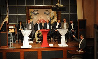 Den Fragen unter anderem von Christoph Barre stellten sich auf der Bühne Schahina Gambir, Dietrich Janzen, Sebastian Landwehr, Michael Müller, Achim Post, Frank Schäffler und Oliver Vogt. - Joern Spreen-Ledebur Den Fragen unter anderem von Christoph Barre stellten sich auf der Bühne Schahina Gambir, Dietrich Janzen, Sebastian Landwehr, Michael Müller, Achim Post, Frank Schäffler und Oliver Vogt. - Joern Spreen-Ledebur