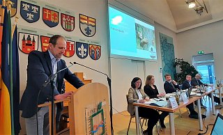Nationalpark-Befürworter Ulrich Kros wirbt im Kreistag Höxter in einer emotionalen Rede für den Nationalpark. - David Schellenberg Nationalpark-Befürworter Ulrich Kros wirbt im Kreistag Höxter in einer emotionalen Rede für den Nationalpark. - David Schellenberg