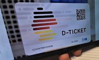 Das Deutschlandticket soll bald auch als Semesterticket für Studierende erhältlich sein. Das gilt auch für OWL. - Simone Flörke Das Deutschlandticket soll bald auch als Semesterticket für Studierende erhältlich sein. Das gilt auch für OWL. - Simone Flörke
