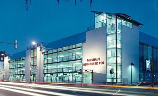 Beim Parkhaus Neuhäuser Tor soll eine Photovoltaik-Anlage Strom liefern fürs Laden von Elektroautos. - Stadt Paderborn Beim Parkhaus Neuhäuser Tor soll eine Photovoltaik-Anlage Strom liefern fürs Laden von Elektroautos. - Stadt Paderborn
