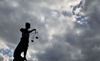 Im Falle eines Maskenverweigerers hat das Paderborner Amtsgericht auf eine Bewährungsstrafe geurteilt. - picture alliance/dpa / Frank Rumpenhorst Im Falle eines Maskenverweigerers hat das Paderborner Amtsgericht auf eine Bewährungsstrafe geurteilt. - picture alliance/dpa / Frank Rumpenhorst