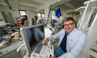 Holger Sudhoff, international anerkannter Spezialist der Hals-Nasen-Ohrenheilkunde, eröffnet das Kopfzentrum Bielefeld. - Andreas Zobe Holger Sudhoff, international anerkannter Spezialist der Hals-Nasen-Ohrenheilkunde, eröffnet das Kopfzentrum Bielefeld. - Andreas Zobe