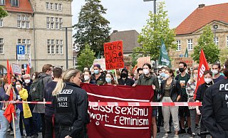 Zuletzt demonstrierte das Paderborner Bündnis gegen Rechts mit 400 Paderbornerinnen und Paderbornern gegen einen Auftritt des AfD-Politikers Björn Höcke auf dem Marktplatz. - Wiebke Wellnitz Zuletzt demonstrierte das Paderborner Bündnis gegen Rechts mit 400 Paderbornerinnen und Paderbornern gegen einen Auftritt des AfD-Politikers Björn Höcke auf dem Marktplatz. - Wiebke Wellnitz