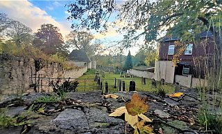 Der jüdische Friedhof in Warburg liegt mitten in der Stadt und gleich neben dem christlichen Burgfriedhof. - Simone Flörke Der jüdische Friedhof in Warburg liegt mitten in der Stadt und gleich neben dem christlichen Burgfriedhof. - Simone Flörke