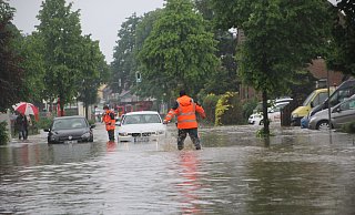 2021 war unter anderem die Engerstraße in Bünde von Starkregen betroffen. - Archivfoto: Florian Weyand 2021 war unter anderem die Engerstraße in Bünde von Starkregen betroffen. - Archivfoto: Florian Weyand