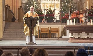 Zahlreiche Menschen feierten am ersten Weihnachtstag das Festhochamt im Paderborner Dom mit Diözesanadministrator Monsignore Michael Bredeck. - Thomas Throenle/Erzbistum Paderborn Zahlreiche Menschen feierten am ersten Weihnachtstag das Festhochamt im Paderborner Dom mit Diözesanadministrator Monsignore Michael Bredeck. - Thomas Throenle/Erzbistum Paderborn