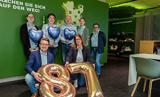 Das Team der Bad Driburger Touristik GmbH freut sich auf die Welcome-Woche. Mit dabei sind Daniel Winkler (Geschäftsführung, vorne v. l.), Sandra Heinemann, (hinten, v. l.) Romana Papenkordt, Katja Busch, Maik Kulgemeyer, Simone Fiene und Stefanie Malenke. - Daniel Winkler Das Team der Bad Driburger Touristik GmbH freut sich auf die Welcome-Woche. Mit dabei sind Daniel Winkler (Geschäftsführung, vorne v. l.), Sandra Heinemann, (hinten, v. l.) Romana Papenkordt, Katja Busch, Maik Kulgemeyer, Simone Fiene und Stefanie Malenke. - Daniel Winkler