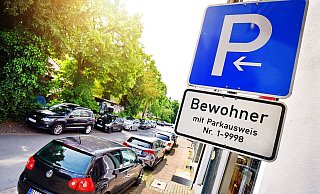 Viel Platz geht in der Bielefelder Innenstadt fürs Parken drauf. Der Raum soll in Zukunft besser genutzt, der Verkehr reduziert werden. Jetzt sind die Bürger gefragt. - BARBARA FRANKE Viel Platz geht in der Bielefelder Innenstadt fürs Parken drauf. Der Raum soll in Zukunft besser genutzt, der Verkehr reduziert werden. Jetzt sind die Bürger gefragt. - BARBARA FRANKE