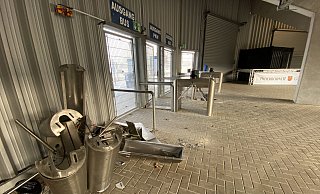 Noch vier Wochen nach dem Dezember-Gastspiel von Hansa Rostock in der Paderborner Arena zeugten die zerstörten Drehkreuze im Einlassbereich des Gästeblocks von der Zerstörungswut. (Archivbild) - Marc Schröder Noch vier Wochen nach dem Dezember-Gastspiel von Hansa Rostock in der Paderborner Arena zeugten die zerstörten Drehkreuze im Einlassbereich des Gästeblocks von der Zerstörungswut. (Archivbild) - Marc Schröder