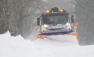 Eigentlich ist Schnee doch mehr Last als Freude. Zum Weihnachtsfest braucht ihn im Grunde niemand. - dpa Eigentlich ist Schnee doch mehr Last als Freude. Zum Weihnachtsfest braucht ihn im Grunde niemand. - dpa