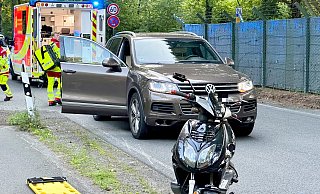 Bei dem Verkehrsunfall am Campingplatz am Waldsee werden zwei Rollerfahrer verletzt. - Ralph Meyer Bei dem Verkehrsunfall am Campingplatz am Waldsee werden zwei Rollerfahrer verletzt. - Ralph Meyer