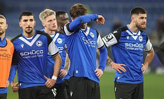 Frustration pur: Bei den Arminia-Profis hängen nach der dritten Niederlage in Folge die Köpfe. - Oliver Krato Frustration pur: Bei den Arminia-Profis hängen nach der dritten Niederlage in Folge die Köpfe. - Oliver Krato