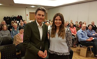 Die mehr als 70 Gäste der Veranstaltung hören deutliche Worte von SPD-Fraktionschef Rolf Mützenich und der Paderborner Kreisvorsitzenden Nele Czaniera. - Birger Berbüsse Die mehr als 70 Gäste der Veranstaltung hören deutliche Worte von SPD-Fraktionschef Rolf Mützenich und der Paderborner Kreisvorsitzenden Nele Czaniera. - Birger Berbüsse