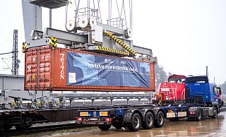 Von der Straße auf die Schiene: Das Projekt "Truck2Train" ist ein möglicher Ansatz. Wie viel mehr Güterverkehr das Schienennetz verträgt, ist allerdings fraglich. - dpa Von der Straße auf die Schiene: Das Projekt "Truck2Train" ist ein möglicher Ansatz. Wie viel mehr Güterverkehr das Schienennetz verträgt, ist allerdings fraglich. - dpa