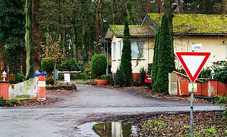 Der Eingangsbereich zum Feriendorf Lippling am Postdamm vom Hammweg aus gesehen. - Ralph Meyer Der Eingangsbereich zum Feriendorf Lippling am Postdamm vom Hammweg aus gesehen. - Ralph Meyer