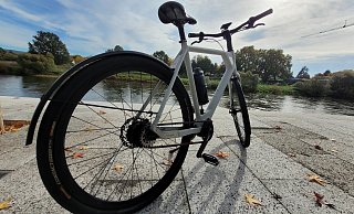 Mit dem neuen, urbanen „Konrad“ steigt die Reitz Group in das E-Bike-Geschäft ein. „Wir bewegen Menschen“ lautet das dazugehörige Motto. Am Samstag, 15. April, öffnet in Höxter der Präsentations- und Verkaufsraum. - Celina Allard Mit dem neuen, urbanen „Konrad“ steigt die Reitz Group in das E-Bike-Geschäft ein. „Wir bewegen Menschen“ lautet das dazugehörige Motto. Am Samstag, 15. April, öffnet in Höxter der Präsentations- und Verkaufsraum. - Celina Allard