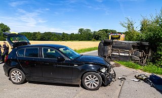 Die Feuerwehr sicherte die Unfallstelle zwischen Veltheim und Lohfeld ab. - Feuerwehr Porta/Michael Horst Die Feuerwehr sicherte die Unfallstelle zwischen Veltheim und Lohfeld ab. - Feuerwehr Porta/Michael Horst