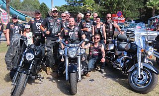 Der Motorradclub „BACA“ – Bikers Against Child Abuse hat ein Infozelt aufgebaut. Die Mitglieder engagieren sich für Kinder, die missbraucht wurden. BACA bietet Schutz und Sicherheit. - Gunter Held Der Motorradclub „BACA“ – Bikers Against Child Abuse hat ein Infozelt aufgebaut. Die Mitglieder engagieren sich für Kinder, die missbraucht wurden. BACA bietet Schutz und Sicherheit. - Gunter Held