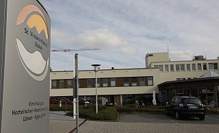 Im St.-Vincenz-Krankenhaus werden nicht nur Menschen aus dem Kreis Höxter behandelt, wie Matthias Goeken sagt. Besonders die Orthopädie habe Strahlkraft auch über die Kreisgrenzen hinaus. - Simone Flörke Im St.-Vincenz-Krankenhaus werden nicht nur Menschen aus dem Kreis Höxter behandelt, wie Matthias Goeken sagt. Besonders die Orthopädie habe Strahlkraft auch über die Kreisgrenzen hinaus. - Simone Flörke