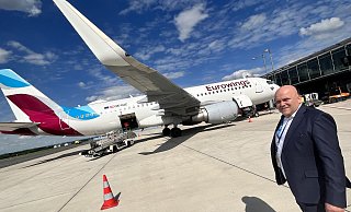 Roland Hüser, Geschäftsführer des Flughafens Paderborn/Lippstadt, spricht mit Airlines über neue Ziele für die kommenden Flugpläne. - Jens Reddeker Roland Hüser, Geschäftsführer des Flughafens Paderborn/Lippstadt, spricht mit Airlines über neue Ziele für die kommenden Flugpläne. - Jens Reddeker