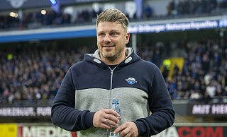 Die Partie gegen Braunschweig war für Lukas Kwasniok das 100. Pflichtspiel als Cheftrainer des SC Paderborn. Allerdings hatte der 42-Jährige am Freitagabend bei seinem Jubiläum keinen Grund zum Jubeln. - picture alliance/dpa Die Partie gegen Braunschweig war für Lukas Kwasniok das 100. Pflichtspiel als Cheftrainer des SC Paderborn. Allerdings hatte der 42-Jährige am Freitagabend bei seinem Jubiläum keinen Grund zum Jubeln. - picture alliance/dpa