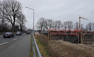 Weil sie marode ist, muss die Brücke über die Gleise im Westen der Bahnhofstraße ersetzt werden. - Viktoria Bartsch Weil sie marode ist, muss die Brücke über die Gleise im Westen der Bahnhofstraße ersetzt werden. - Viktoria Bartsch