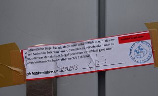 Das amtliche Siegel verwehrt den Zutritt in die Eisdiele. - Oliver Plöger Das amtliche Siegel verwehrt den Zutritt in die Eisdiele. - Oliver Plöger