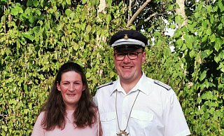 Julia Schwickert und Alexander Wiemers sind die neuen Majestäten. - Schützen Julia Schwickert und Alexander Wiemers sind die neuen Majestäten. - Schützen