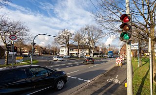 Dieser schmale Radweg entlang der Sennelagerstraße soll demnächst parallel entlastet werden. - Niklas Tüns Dieser schmale Radweg entlang der Sennelagerstraße soll demnächst parallel entlastet werden. - Niklas Tüns