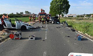 Zwei Fahrzeuge sind zwischen Bückeburg und Bergdorf zusammengestoßen. - Polizei Bückeburg Zwei Fahrzeuge sind zwischen Bückeburg und Bergdorf zusammengestoßen. - Polizei Bückeburg