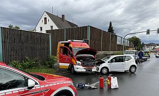 Der VW Up fuhr mit der Front in die Seite des Sprinters. - FFW Höxter Der VW Up fuhr mit der Front in die Seite des Sprinters. - FFW Höxter