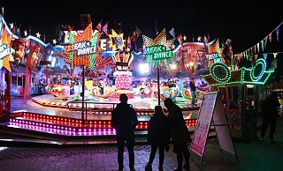 Die Besucher des Michaelisparks in Gütersloh kommen erneut nur über einen zentralen Zugang auf den Platz. - Robert Becker Die Besucher des Michaelisparks in Gütersloh kommen erneut nur über einen zentralen Zugang auf den Platz. - Robert Becker