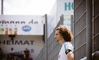 Mael Corboz führt den SC Verl ab sofort als Kapitän aufs Feld. Der gebürtige US-Amerikaner freut sich auf die Aufgabe und hat große Ziele mit dem Sportclub in der neuen Drittligaspielzeit. - Teresa Kröger Mael Corboz führt den SC Verl ab sofort als Kapitän aufs Feld. Der gebürtige US-Amerikaner freut sich auf die Aufgabe und hat große Ziele mit dem Sportclub in der neuen Drittligaspielzeit. - Teresa Kröger
