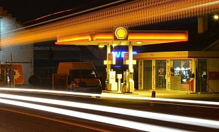 Ein junger Mann muss zusehen, wie sein Bruder in Bielefeld getötet wird. Dann geht es plötzlich steil bergab. Unter anderem überfällt er mehrere Tankstellen. - Pixabay Ein junger Mann muss zusehen, wie sein Bruder in Bielefeld getötet wird. Dann geht es plötzlich steil bergab. Unter anderem überfällt er mehrere Tankstellen. - Pixabay