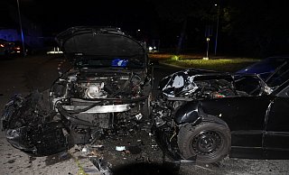 Die Fahrzeuge sind völlig zerstört. - Paul Brinkmann Die Fahrzeuge sind völlig zerstört. - Paul Brinkmann