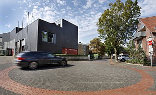 Wenn unter dem Verler Bahnhofsvorplatz eine Tiefgarage gebaut wird, soll die Durchfahrt für den motorisierten Verkehr teils nicht mehr möglich sein. - Roland Thöring Wenn unter dem Verler Bahnhofsvorplatz eine Tiefgarage gebaut wird, soll die Durchfahrt für den motorisierten Verkehr teils nicht mehr möglich sein. - Roland Thöring