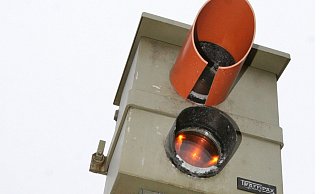 19 stationäre Blitzer, wie hier an der Werther Straße zwischen Enger und Spenge, gibt es im Kreisgebiet. - Neue Westfaelische Zeitung 19 stationäre Blitzer, wie hier an der Werther Straße zwischen Enger und Spenge, gibt es im Kreisgebiet. - Neue Westfaelische Zeitung