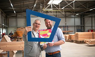 Steffen Strasser, Geschäftsführer Playparc, und Heiko Böddeker (GfW, Region plus X) im Interview in der Playparc Produktion. - I. Jansen, GfW Höxter Steffen Strasser, Geschäftsführer Playparc, und Heiko Böddeker (GfW, Region plus X) im Interview in der Playparc Produktion. - I. Jansen, GfW Höxter