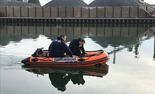 Die Tauchgruppe der Feuerwehr Petershagen ist zwar alarmiert worden, musste aber letztlich nicht mehr aktiv werden. Archivfoto: - Patrick Schwemling Die Tauchgruppe der Feuerwehr Petershagen ist zwar alarmiert worden, musste aber letztlich nicht mehr aktiv werden. Archivfoto: - Patrick Schwemling