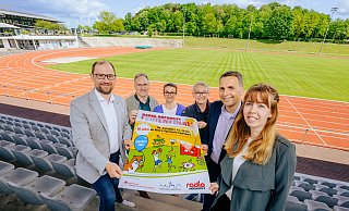 Ralf Pahlsmeier (ASC Paderborn, v. l.), Martin Lausen (Radio Hochstift), Jessica Spörhase (ASC Paderborn), Christian Müller (Stadtwerke Paderborn), Oliver Bekiersch(Sparkasse Paderborn-Detmold-Höxter) und Maren Richts (Ahorn-Sportpark) freuen sich auf nächsten Sonntag. - Besim Mazhiqi Ralf Pahlsmeier (ASC Paderborn, v. l.), Martin Lausen (Radio Hochstift), Jessica Spörhase (ASC Paderborn), Christian Müller (Stadtwerke Paderborn), Oliver Bekiersch(Sparkasse Paderborn-Detmold-Höxter) und Maren Richts (Ahorn-Sportpark) freuen sich auf nächsten Sonntag. - Besim Mazhiqi