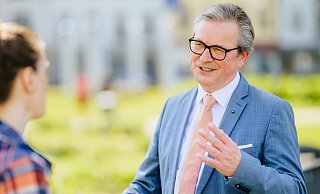 Kurz nach seiner Ankündigung, nicht erneut als Paderborner Bürgermeister kandidieren zu wollen, äußert sich Michael Dreier im Interview mit NW-Lokalchefin Viktoria Bartsch. - Besim Mazhiqi Kurz nach seiner Ankündigung, nicht erneut als Paderborner Bürgermeister kandidieren zu wollen, äußert sich Michael Dreier im Interview mit NW-Lokalchefin Viktoria Bartsch. - Besim Mazhiqi