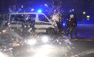 Die Gütersloher Polizei ist an Silvester mit verstärkten Kräften im Einsatz. - Symbolfoto/dpa Die Gütersloher Polizei ist an Silvester mit verstärkten Kräften im Einsatz. - Symbolfoto/dpa