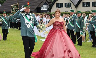 Das Königspaar Dirk und Cornelia Berens schwebte am Sonntagnachmittag auf einer Woge der Sympathie. - Regina Brucksch Das Königspaar Dirk und Cornelia Berens schwebte am Sonntagnachmittag auf einer Woge der Sympathie. - Regina Brucksch
