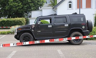 Das Fahrzeug des 36-Jährigen. Die Einschusslöcher sind am Heck des Wagens. - Charlotte Mahncke Das Fahrzeug des 36-Jährigen. Die Einschusslöcher sind am Heck des Wagens. - Charlotte Mahncke