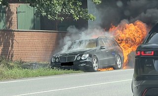 Ohne erkennbaren Grund ging das Auto in Flammen auf. - Michael Giering Ohne erkennbaren Grund ging das Auto in Flammen auf. - Michael Giering