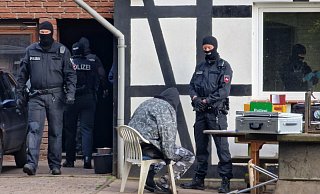 Am frühen Donnerstag fanden in Espelkamp sowie weiteren Orten in Niedersachsen und Nordrhein-Westfalen Razzien statt. - Nord-West-Media TV & Nachrichten GmbH Am frühen Donnerstag fanden in Espelkamp sowie weiteren Orten in Niedersachsen und Nordrhein-Westfalen Razzien statt. - Nord-West-Media TV & Nachrichten GmbH