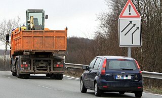 Gefährliche Einfahrt: Wer vom Südring auf den Ostwestfalendamm auffährt, landet derzeit vor einem Stoppschild. - Wolfgang Rudolf Gefährliche Einfahrt: Wer vom Südring auf den Ostwestfalendamm auffährt, landet derzeit vor einem Stoppschild. - Wolfgang Rudolf