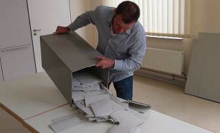Die Stimmen für die EU-Wahl werden ausgezählt. Lippe vermeldete 63,3 Prozent Wahlbeteiligung. - Archivbild: Dirk Steinmeier Die Stimmen für die EU-Wahl werden ausgezählt. Lippe vermeldete 63,3 Prozent Wahlbeteiligung. - Archivbild: Dirk Steinmeier